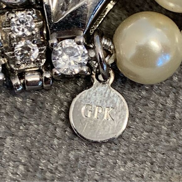 JACKIE kennedy inspired triple layered strand faux pearl rhinestone necklace - Picture 8 of 11